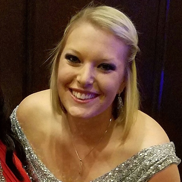 Meet your Posher, Loren - Picture 1 of 1